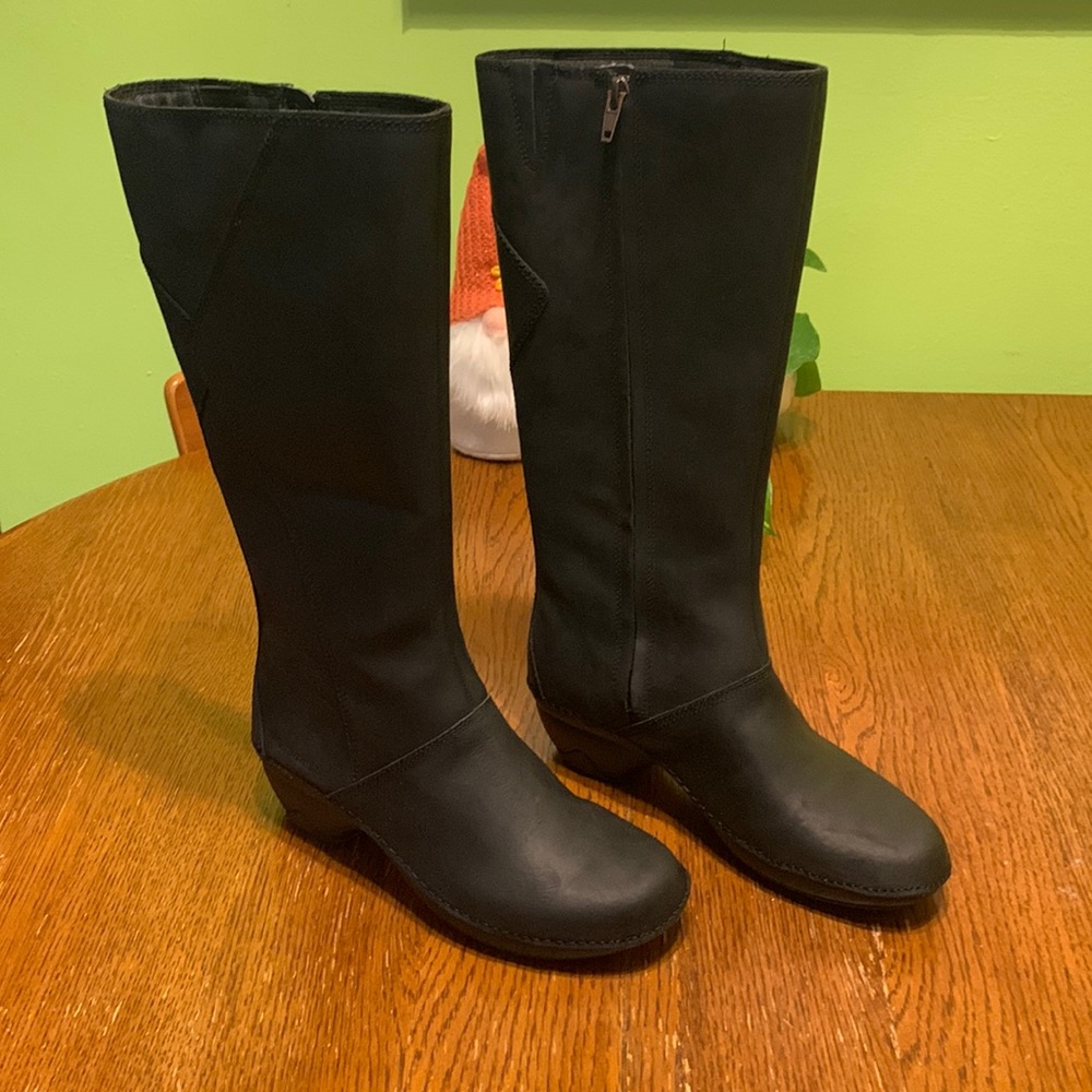 Merrell leather boot size 7